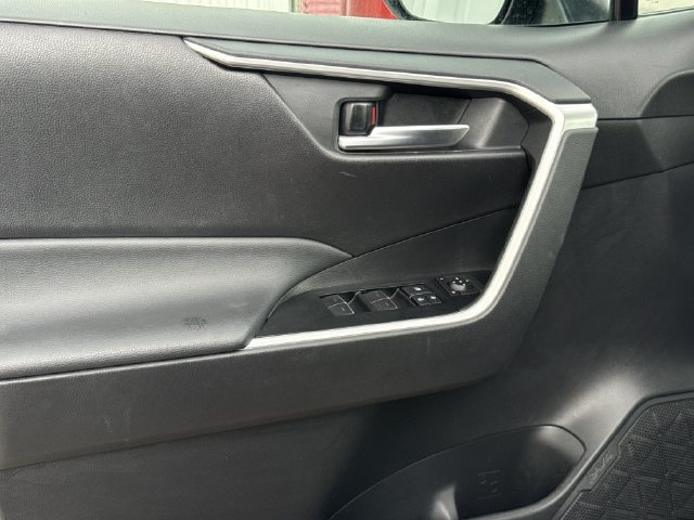 Used 2025 Toyota RAV4 XLE AWD/4WD image 25