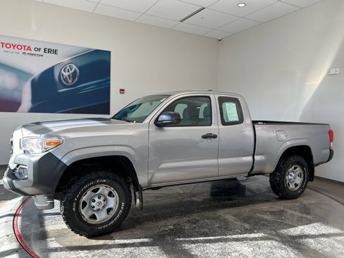 Used 2016 Toyota Tacoma SR image 3