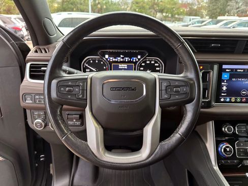 Used 2021 GMC Yukon Denali w/ Denali Premium Package image 25