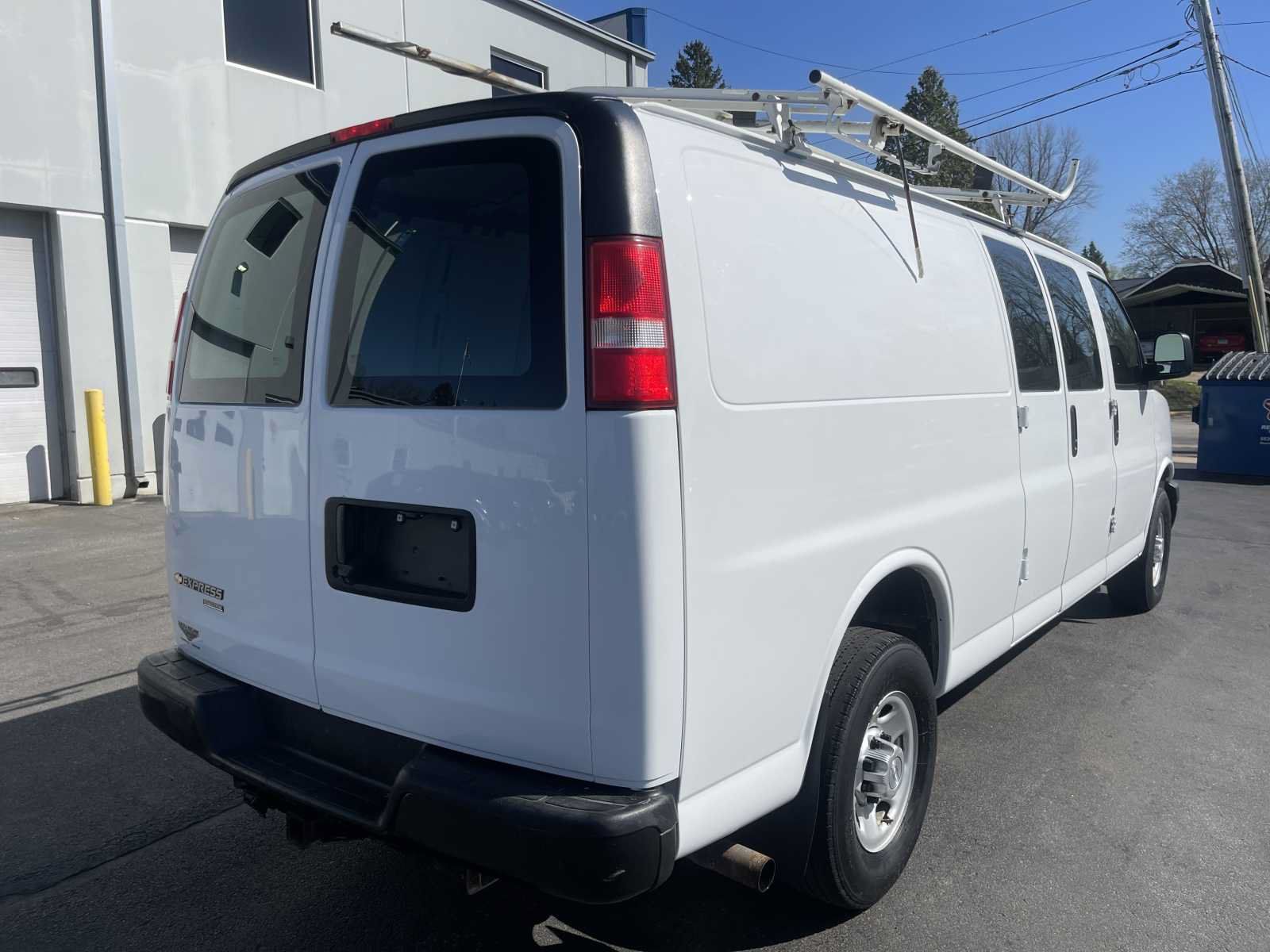 Used 2016 Chevrolet Express 3500 Extended RWD image 3