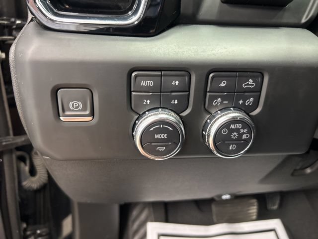 Used 2024 GMC Sierra 3500 Denali w/ Denali Reserve Package AWD/4WD image 17