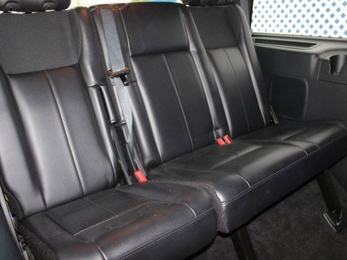 Used 2016 Ford Expedition XLT w/ Equipment Group 202A RWD image 14