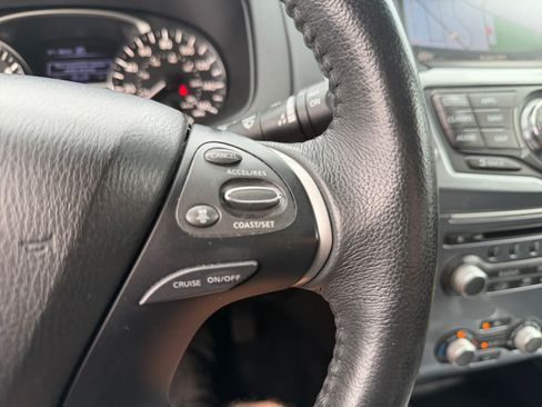 Used 2018 Nissan Pathfinder SL AWD/4WD image 33