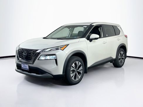 Used 2021 Nissan Rogue SV image 1