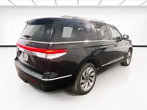 Used 2024 Lincoln Navigator Reserve image 4