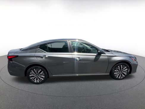 Used 2025 Nissan Altima 2.5 SV FWD image 16