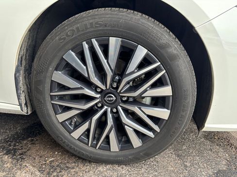 Used 2025 Nissan Altima 2.5 SV FWD image 31