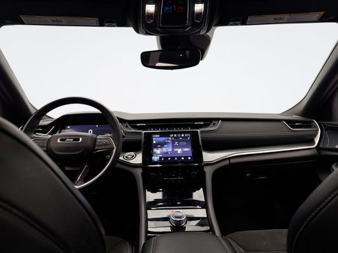 Used 2021 Jeep Grand Cherokee L Laredo image 14