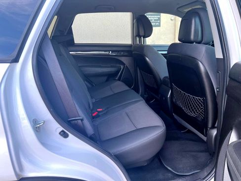 Used 2011 Kia Sorento LX w/ Convenience Pkg image 23