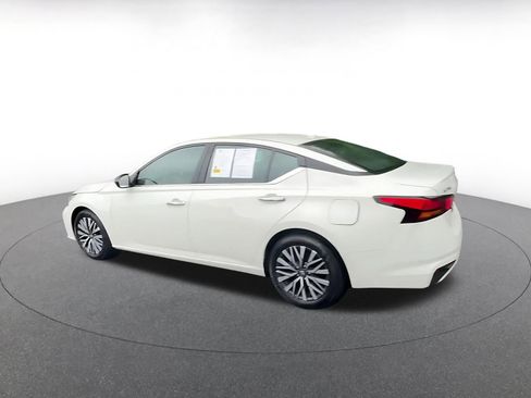 Used 2025 Nissan Altima 2.5 SV FWD image 10
