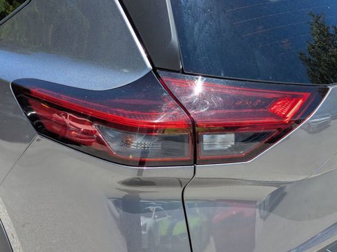 Used 2022 Nissan Rogue SV AWD/4WD image 11