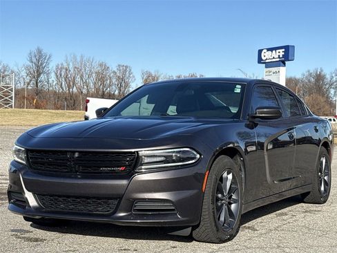 Used 2020 Dodge Charger SXT w/ Leather Interior Group image 4