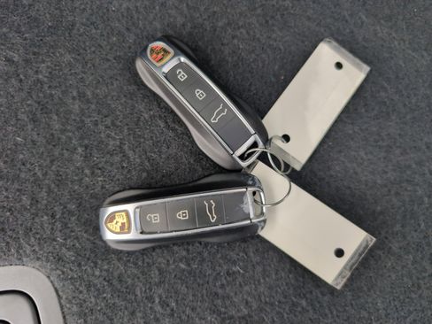 Used 2024 Porsche Cayenne Coupe image 33