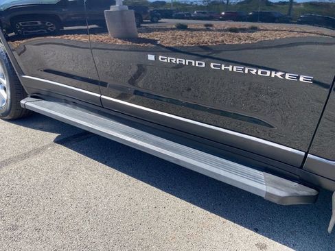 Used 2023 Jeep Grand Cherokee L Limited w/ Trailer Tow Group (B) AWD/4WD image 10