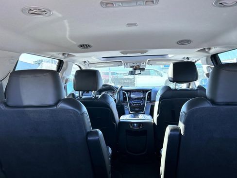 Used 2019 Cadillac Escalade Luxury image 24