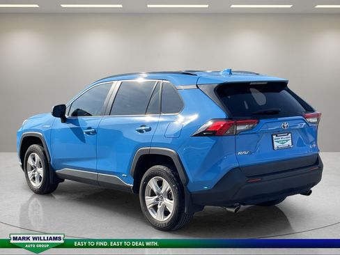 Used 2021 Toyota RAV4 LE AWD/4WD image 6