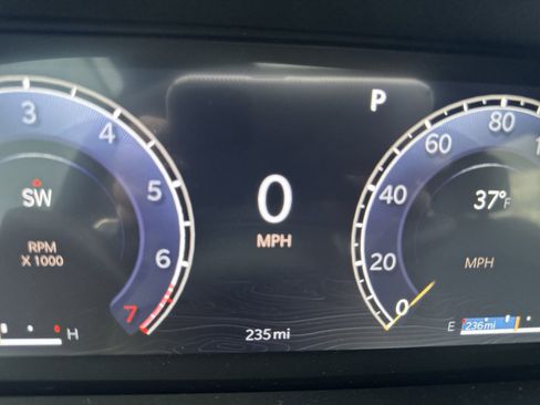 New 2025 Jeep Grand Cherokee Altitude image 21