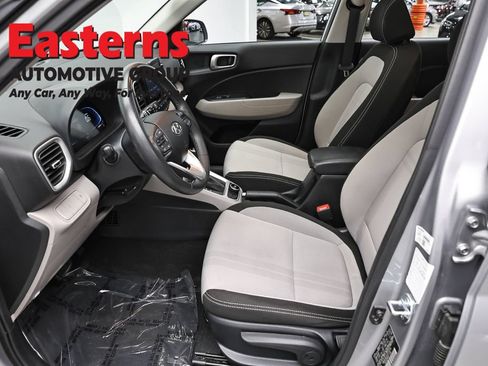 Used 2025 Hyundai Venue SEL FWD image 13