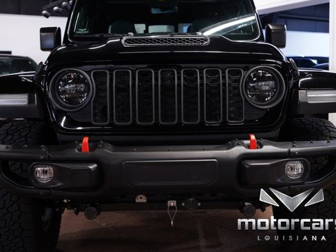 Used 2024 Jeep Gladiator Mojave AWD/4WD image 11