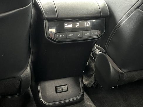 Used 2023 Toyota Highlander XLE AWD/4WD image 33