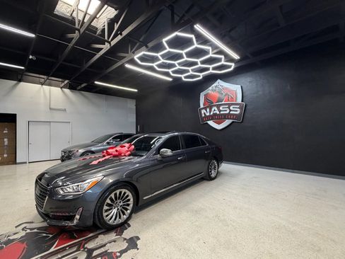Used 2018 Genesis G90 3.3T Premium RWD image 2