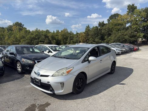 Used 2014 Toyota Prius Two FWD image 2