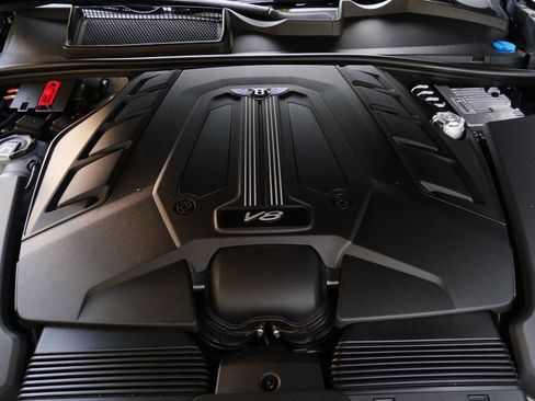 Used 2023 Bentley Bentayga Extended Wheelbase AWD/4WD image 29