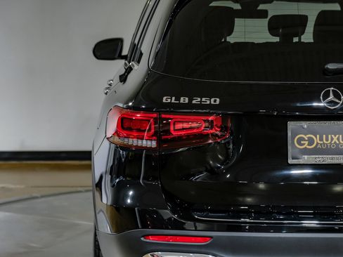 Used 2023 Mercedes-Benz GLB 250 4MATIC w/ Premium Package image 56