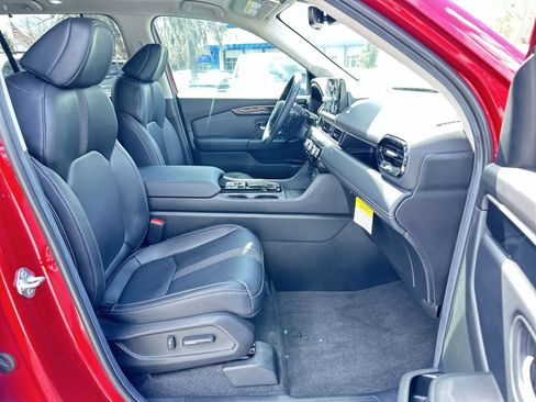 Used 2025 Honda Pilot Touring image 17