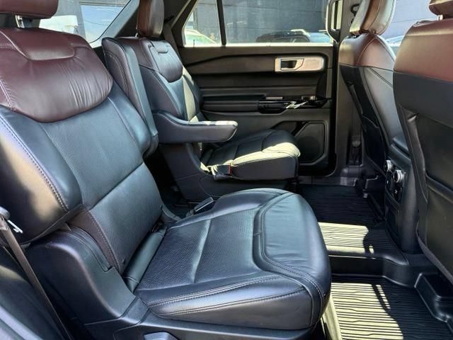Certified 2022 Ford Explorer Platinum w/ Equipment Group 601A AWD/4WD image 5