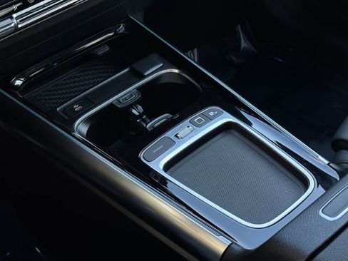 Used 2025 Mercedes-Benz GLA 250 4MATIC image 31