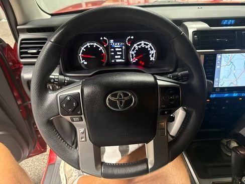 Used 2022 Toyota 4Runner Limited AWD/4WD image 15