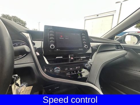 Used 2024 Toyota Camry SE image 10