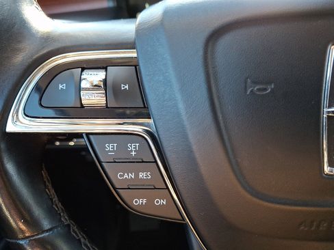 Certified 2023 Lincoln Nautilus Reserve image 22