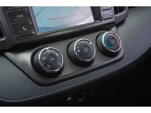 Used 2015 Toyota RAV4 LE image 22