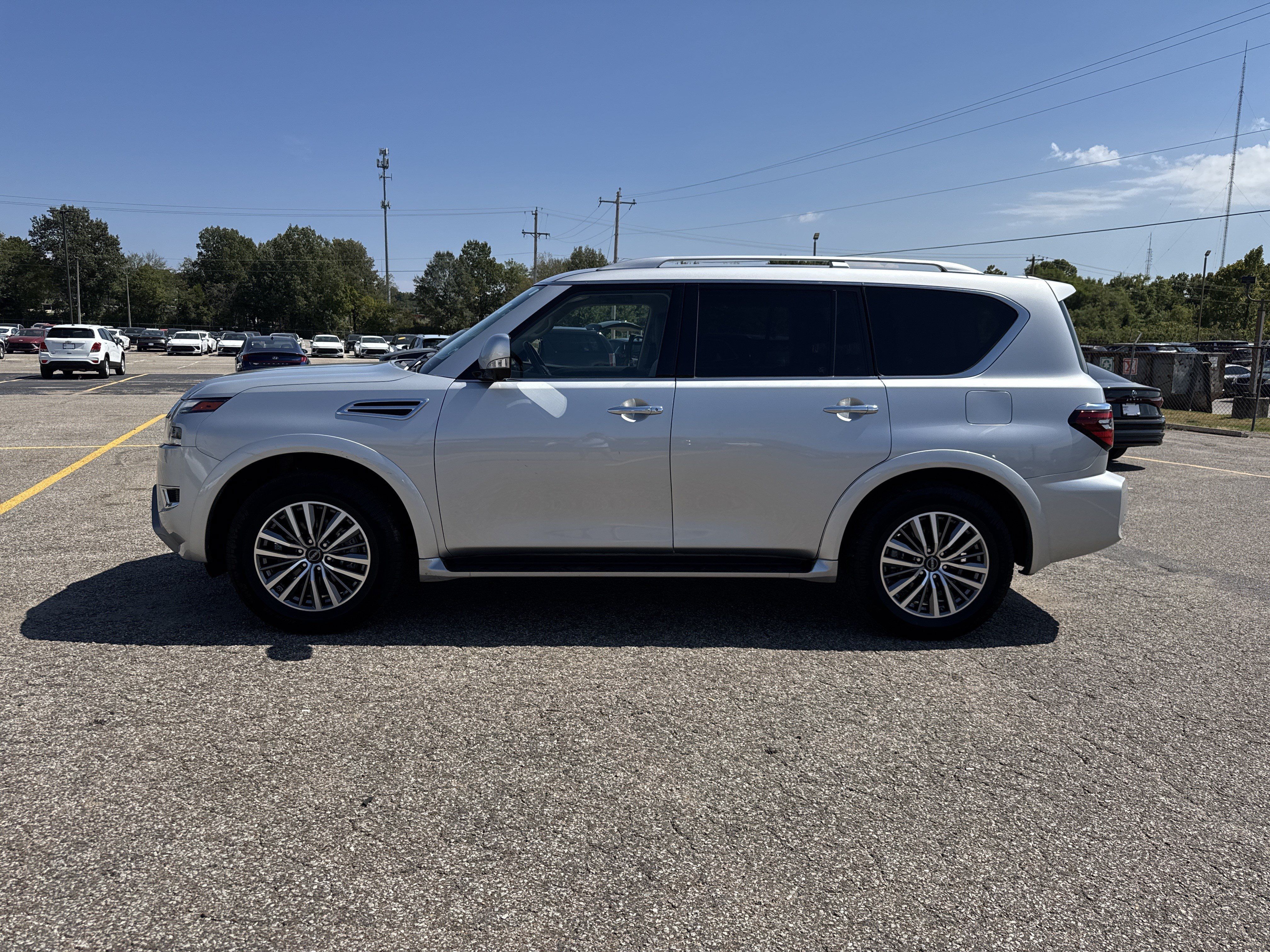Used 2024 Nissan Armada SV RWD image 2