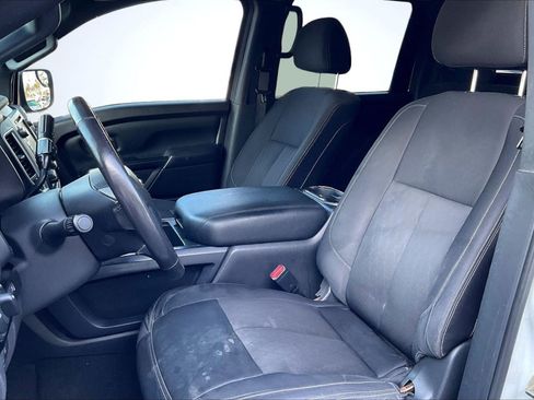 Used 2018 Nissan Titan SV w/ SV Convenience Package image 26