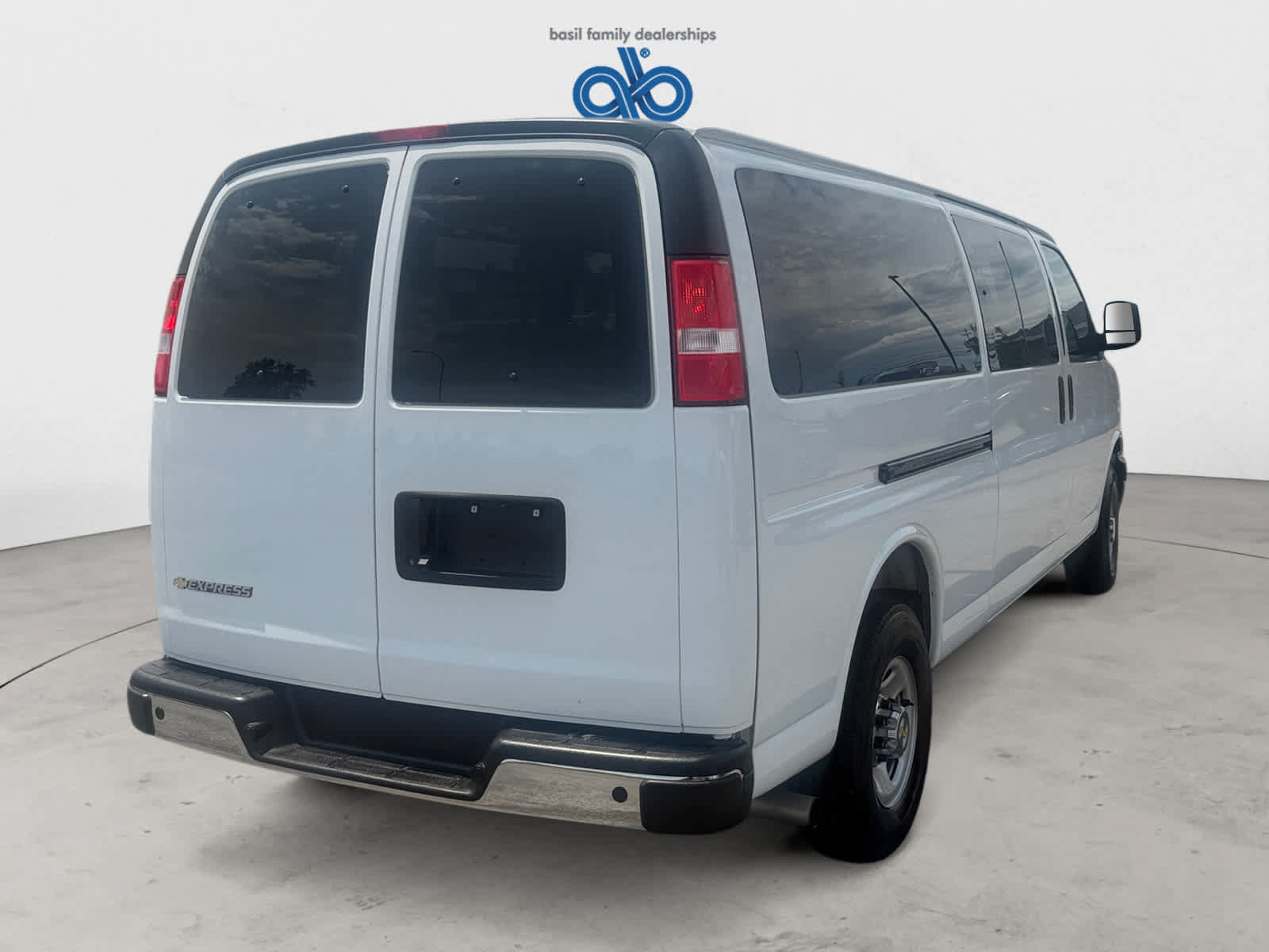 Used 2025 Chevrolet Express 3500 LT w/ LT Preferred Equipment Group RWD image 6