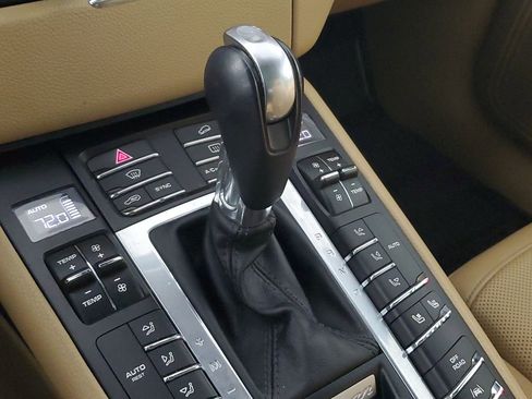 Used 2018 Porsche Macan image 24