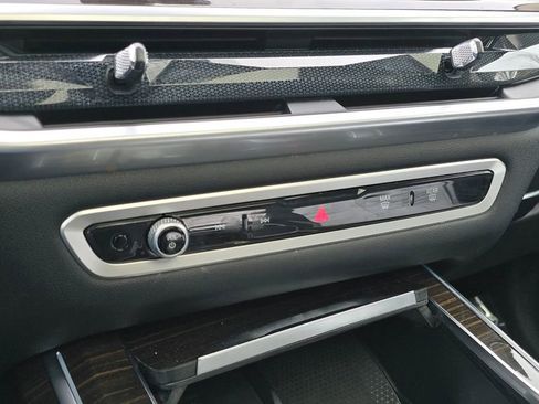 Used 2024 BMW X7 xDrive40i w/ Premium Package image 33