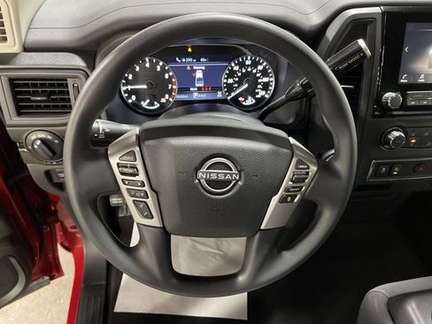 Used 2024 Nissan Titan SV image 18