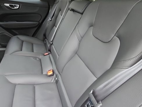 Certified 2025 Volvo XC60 B5 Plus image 8