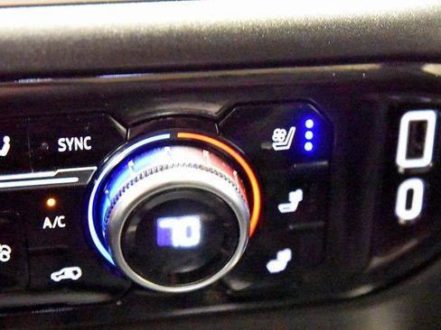 Used 2022 GMC Sierra 1500 SLT w/ SLT Convenience Package image 27