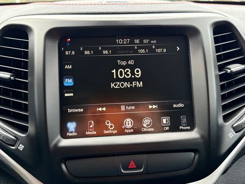 Used 2016 Jeep Cherokee Trailhawk AWD/4WD image 26