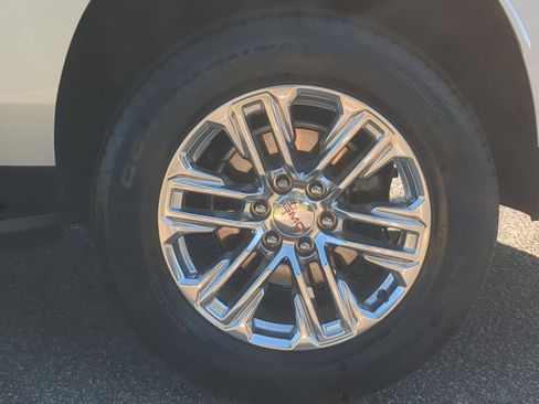 Used 2023 GMC Yukon XL SLT w/ SLT Luxury Package AWD/4WD image 33