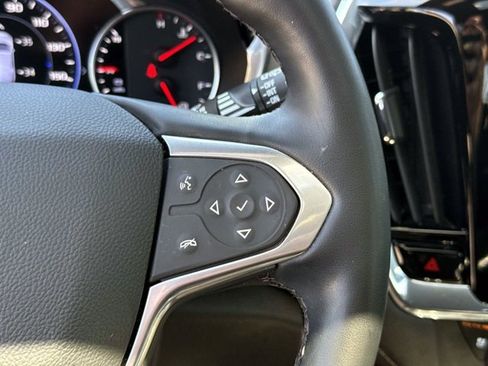 Used 2023 Chevrolet Traverse Premier FWD image 31