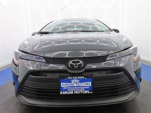 Used 2025 Toyota Corolla LE FWD image 2