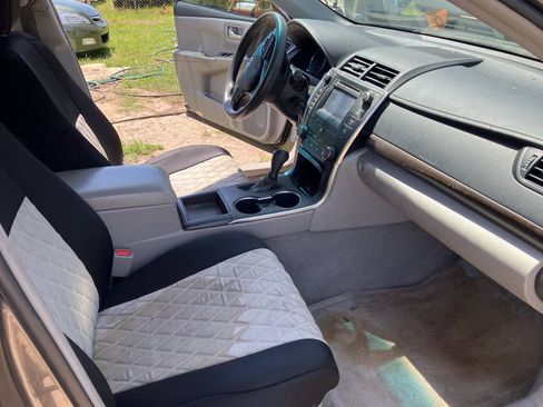 Used 2017 Toyota Camry LE FWD image 11