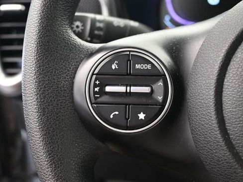 Used 2025 Kia Soul LX w/ LX Technology Package FWD image 26