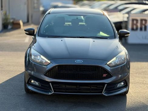 Used 2017 Ford Focus ST FWD image 4